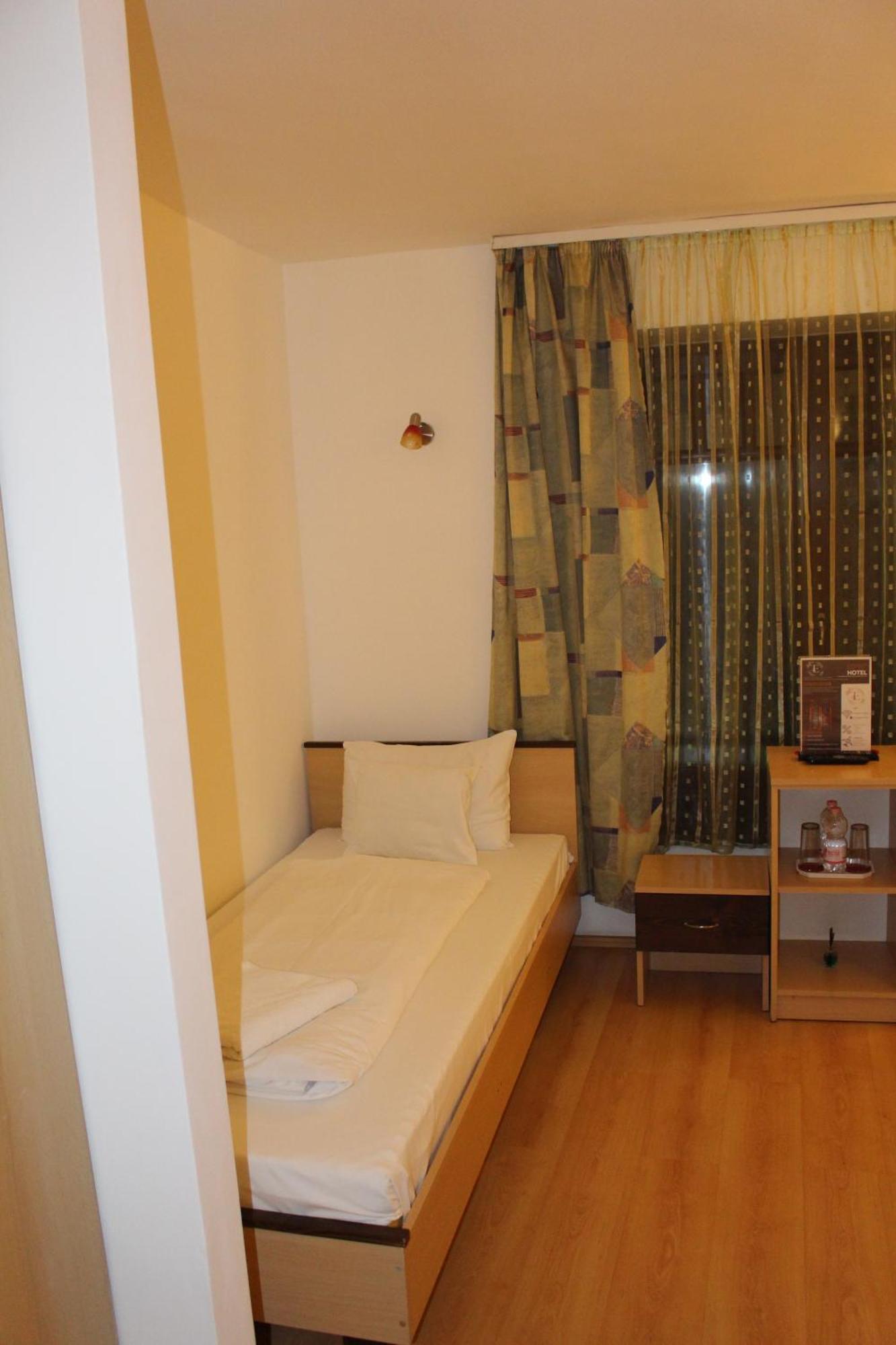 เอสปรี โฮเต็ล บูดาเปสต์ Hotel ภายนอก รูปภาพ