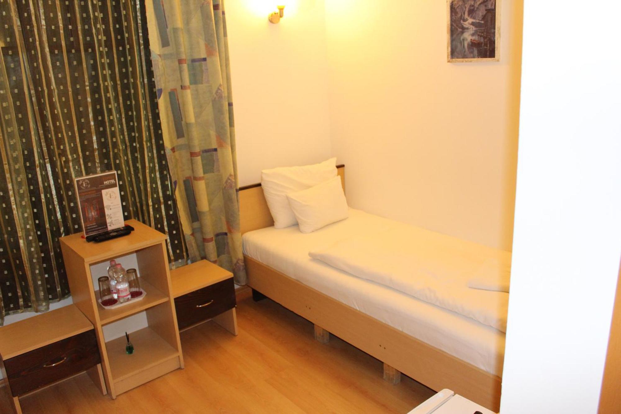 เอสปรี โฮเต็ล บูดาเปสต์ Hotel ภายนอก รูปภาพ