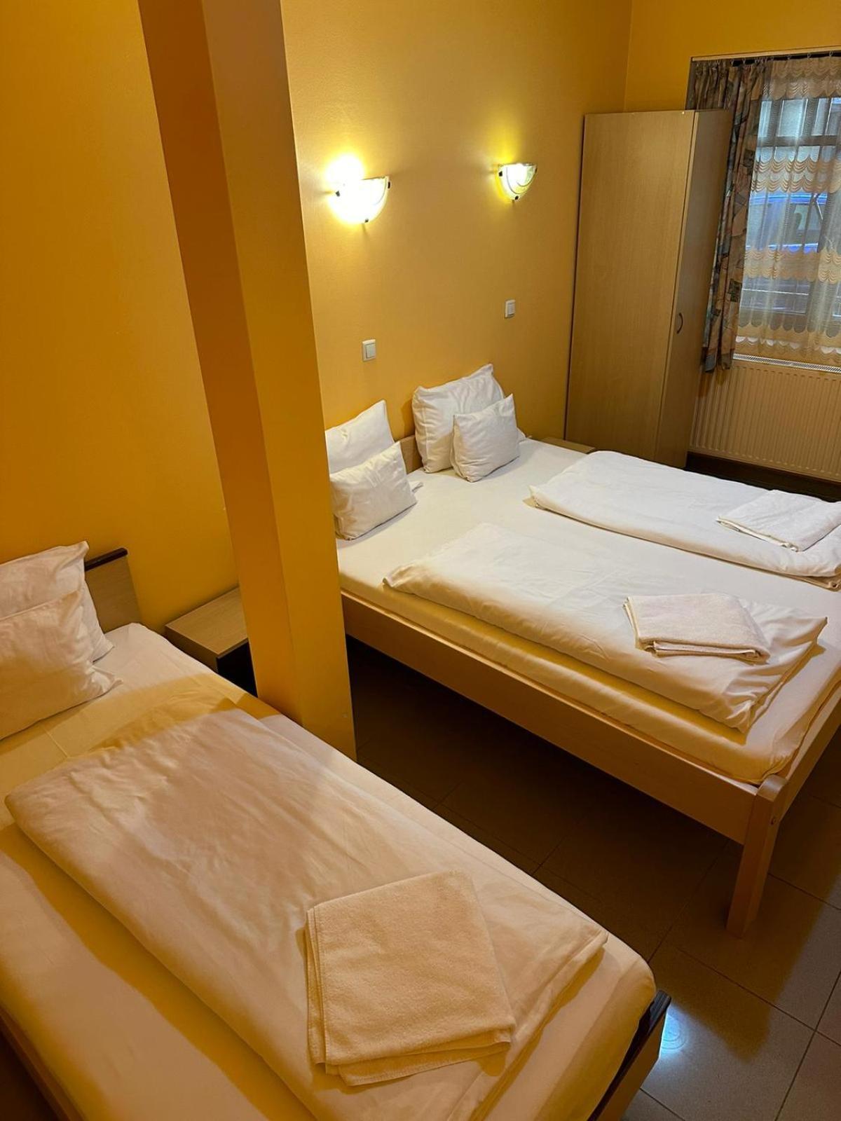 เอสปรี โฮเต็ล บูดาเปสต์ Hotel ภายนอก รูปภาพ